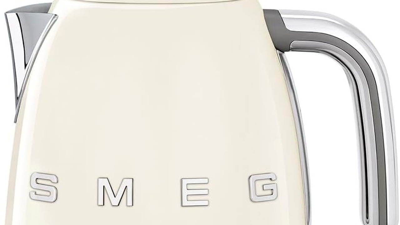 Copertina Recensione Smeg Kettle KLF03 (2026): bollitore retrò da 1.7 litri