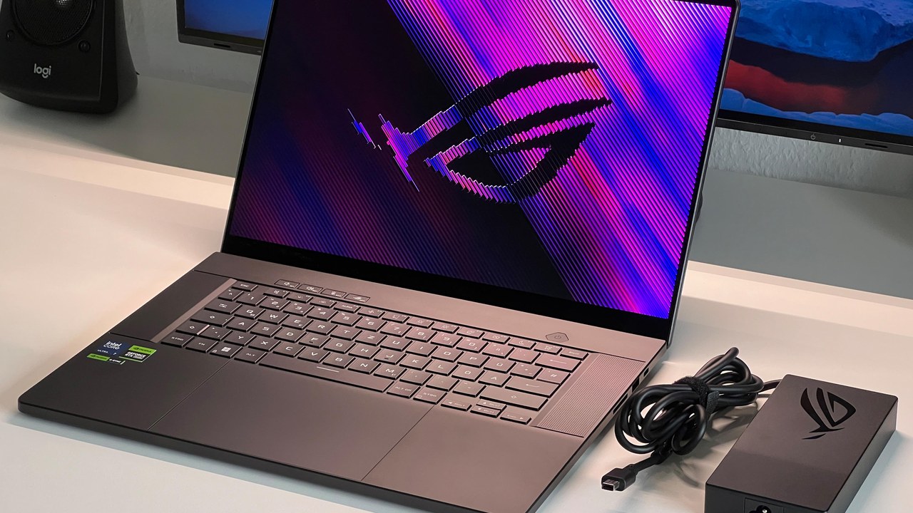 Copertina Recensione ASUS ROG Zephyrus G16 (2026): potenza gaming con RTX 5090 e OLED 240Hz