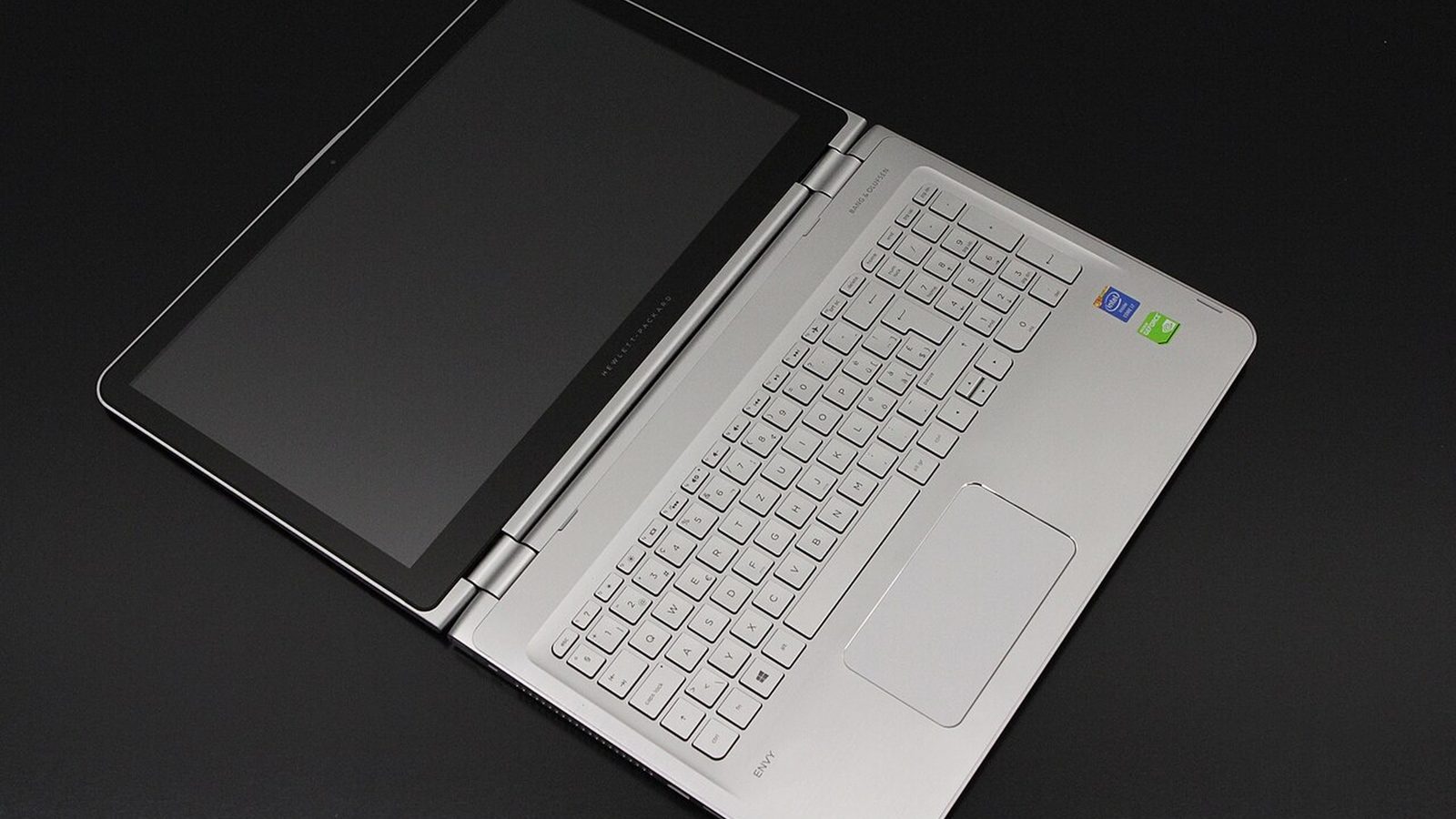 Copertina Recensione HP Envy x360 16 (2026): il convertibile 2-in-1 per chi non vuole spendere da Spectre