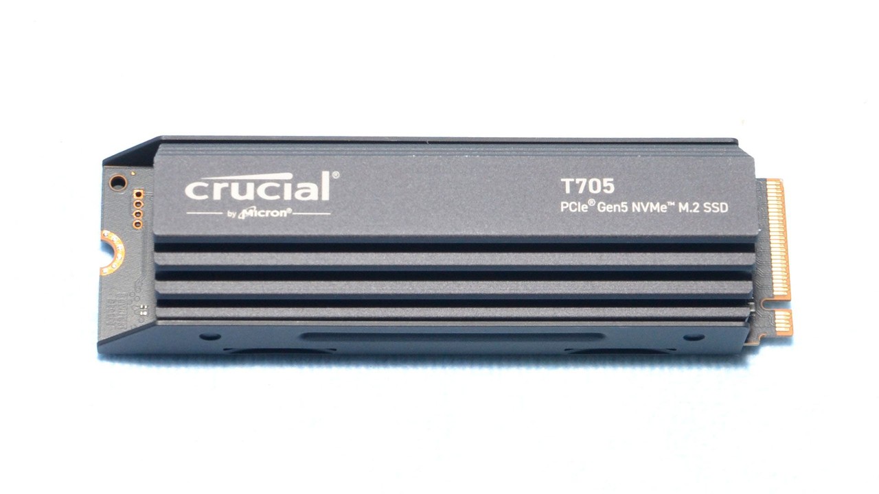 Copertina Recensione SSD Crucial T705 (2026): il PCIe 5.0 da battaglia