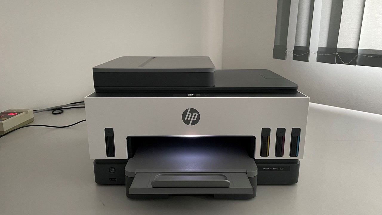 Copertina Recensione HP Smart Tank 7605 (2026): la stampante a serbatoio per chi stampa davvero