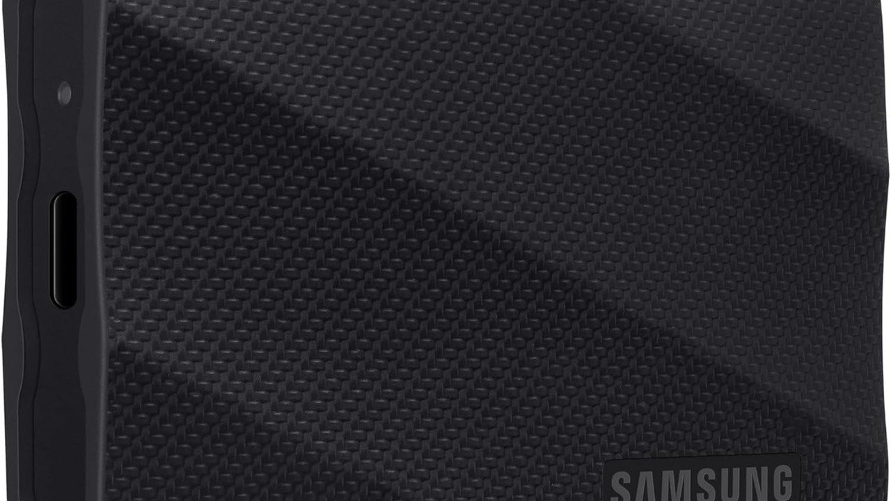 Copertina Recensione Samsung Portable SSD T9 (2026): un razzo che chiede strada giusta